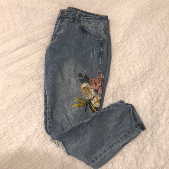 Flower embroidered jeans - Picture 1 of 3